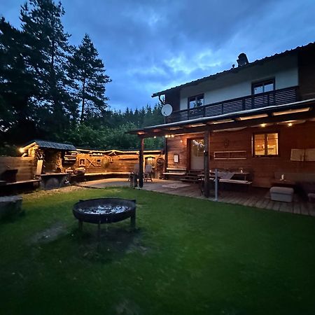 Ferienhaus Im Wald Edelschrott エクステリア 写真