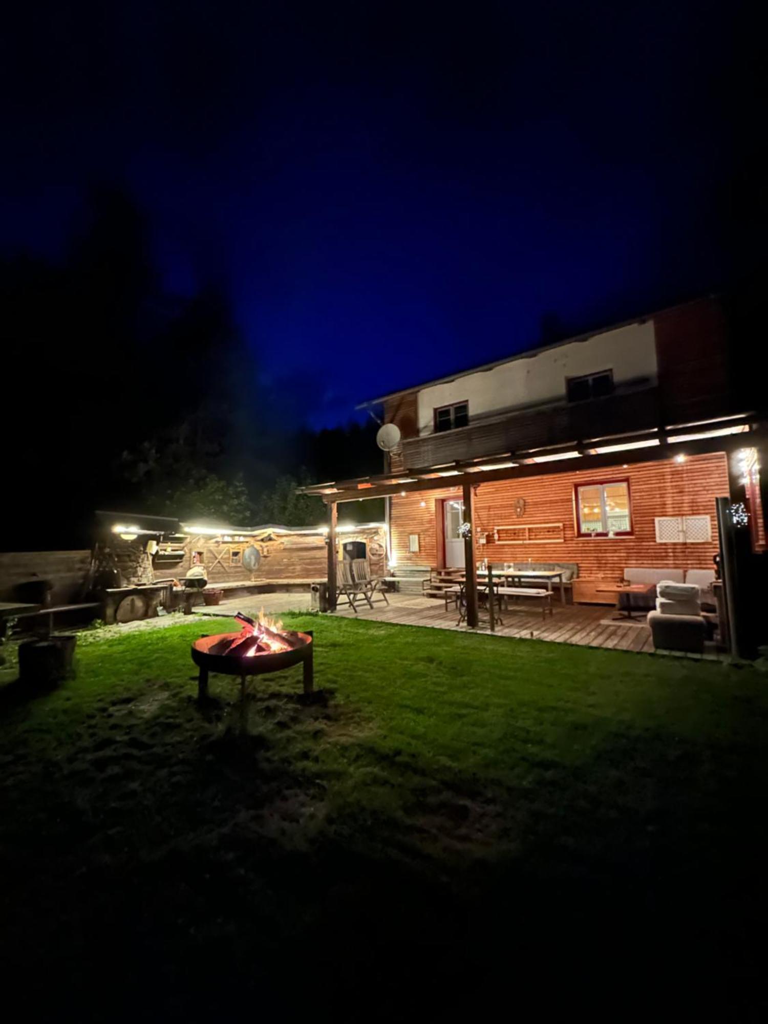 Ferienhaus Im Wald Edelschrott エクステリア 写真