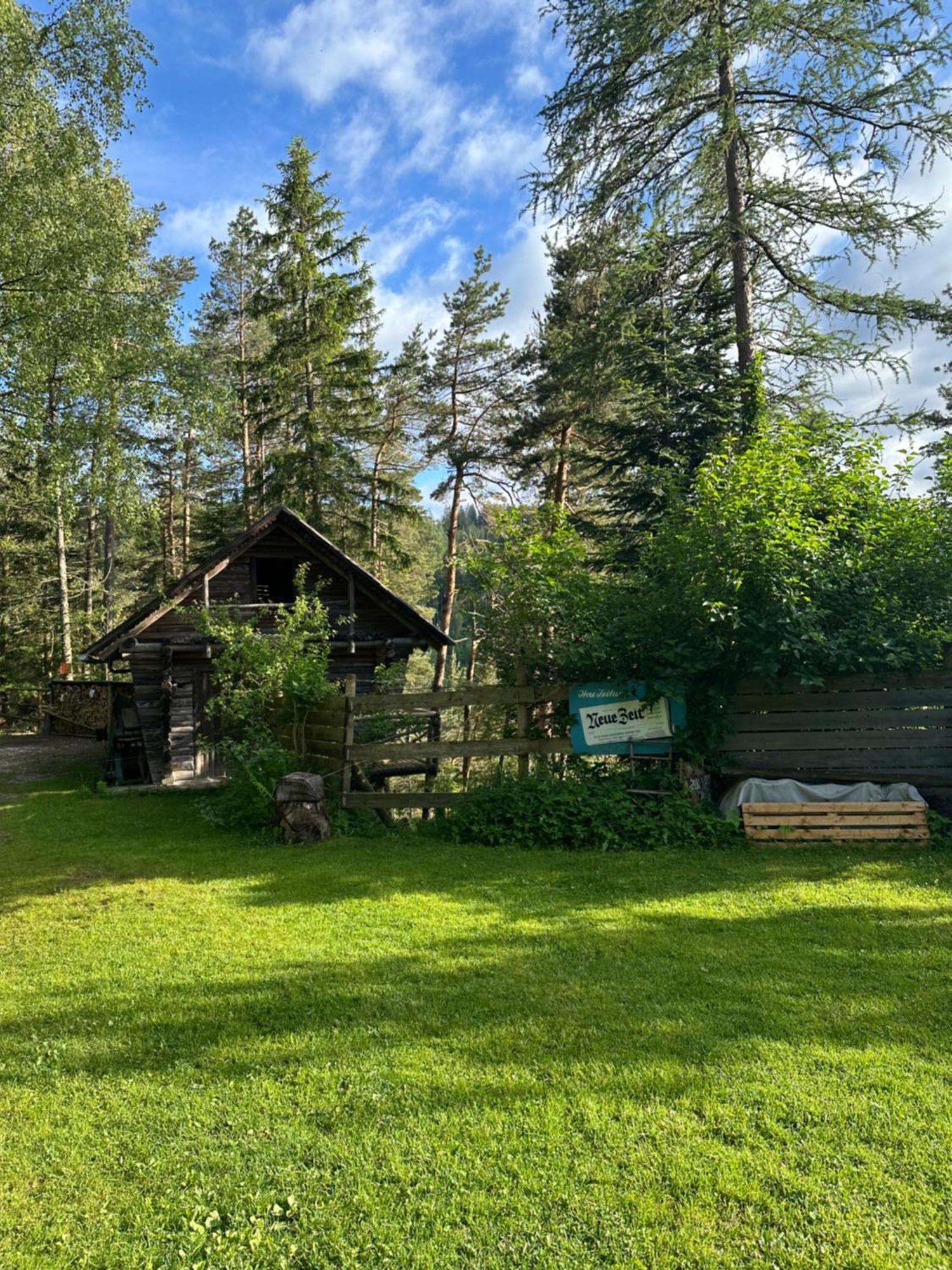 Ferienhaus Im Wald Edelschrott エクステリア 写真