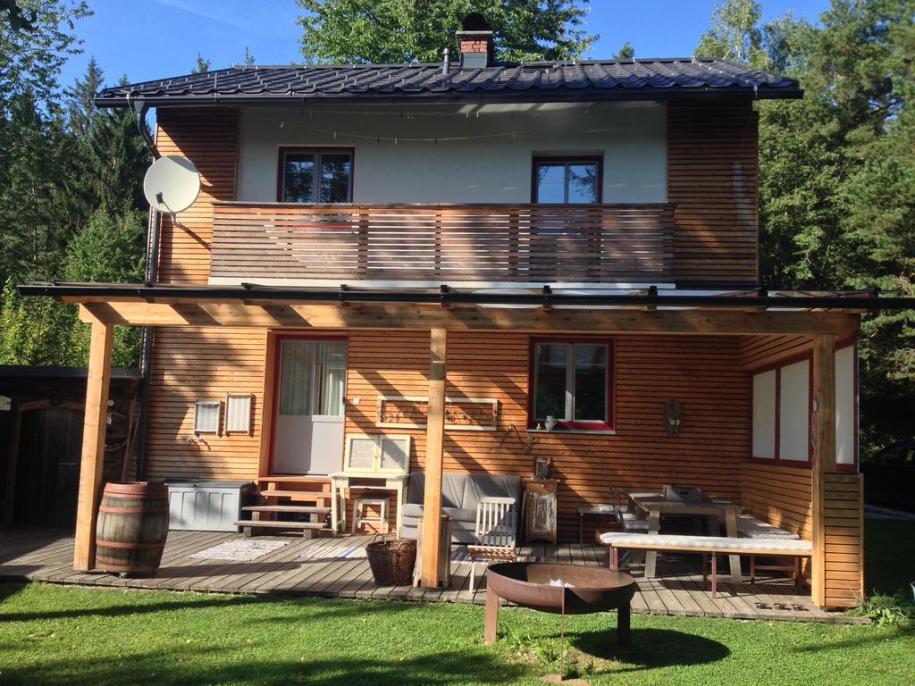 Ferienhaus Im Wald Edelschrott エクステリア 写真